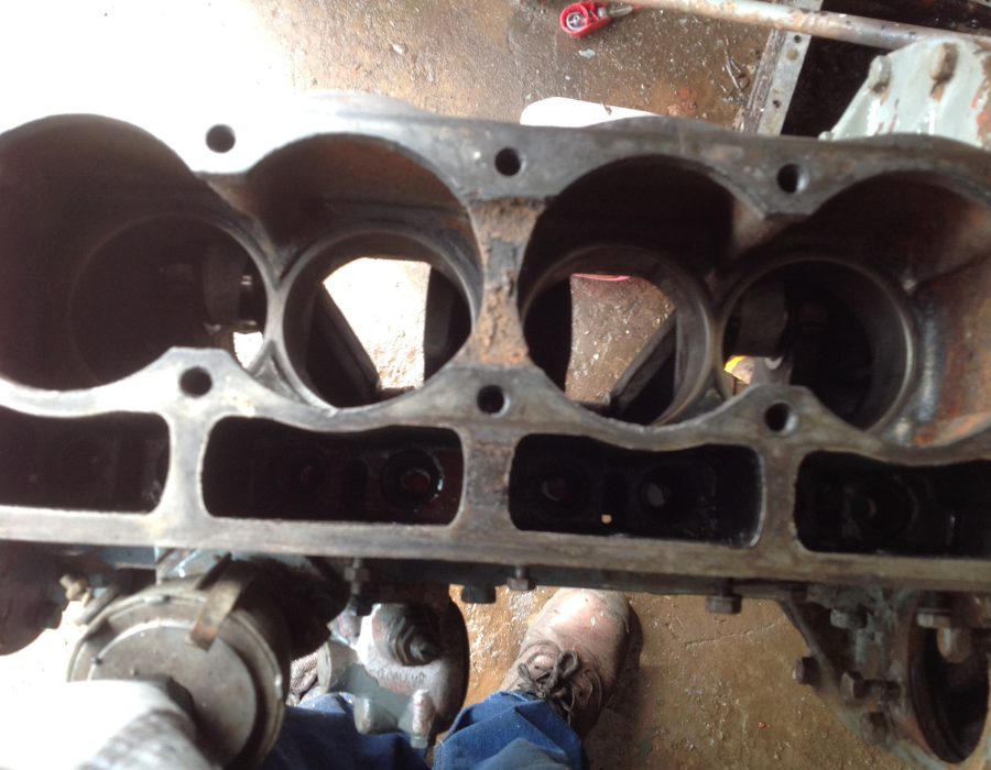 Engine Block Overhaul - liner removal
